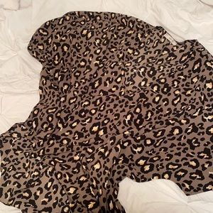 Work shirt tied the bottom corner and keep it tied because it fits a little big.